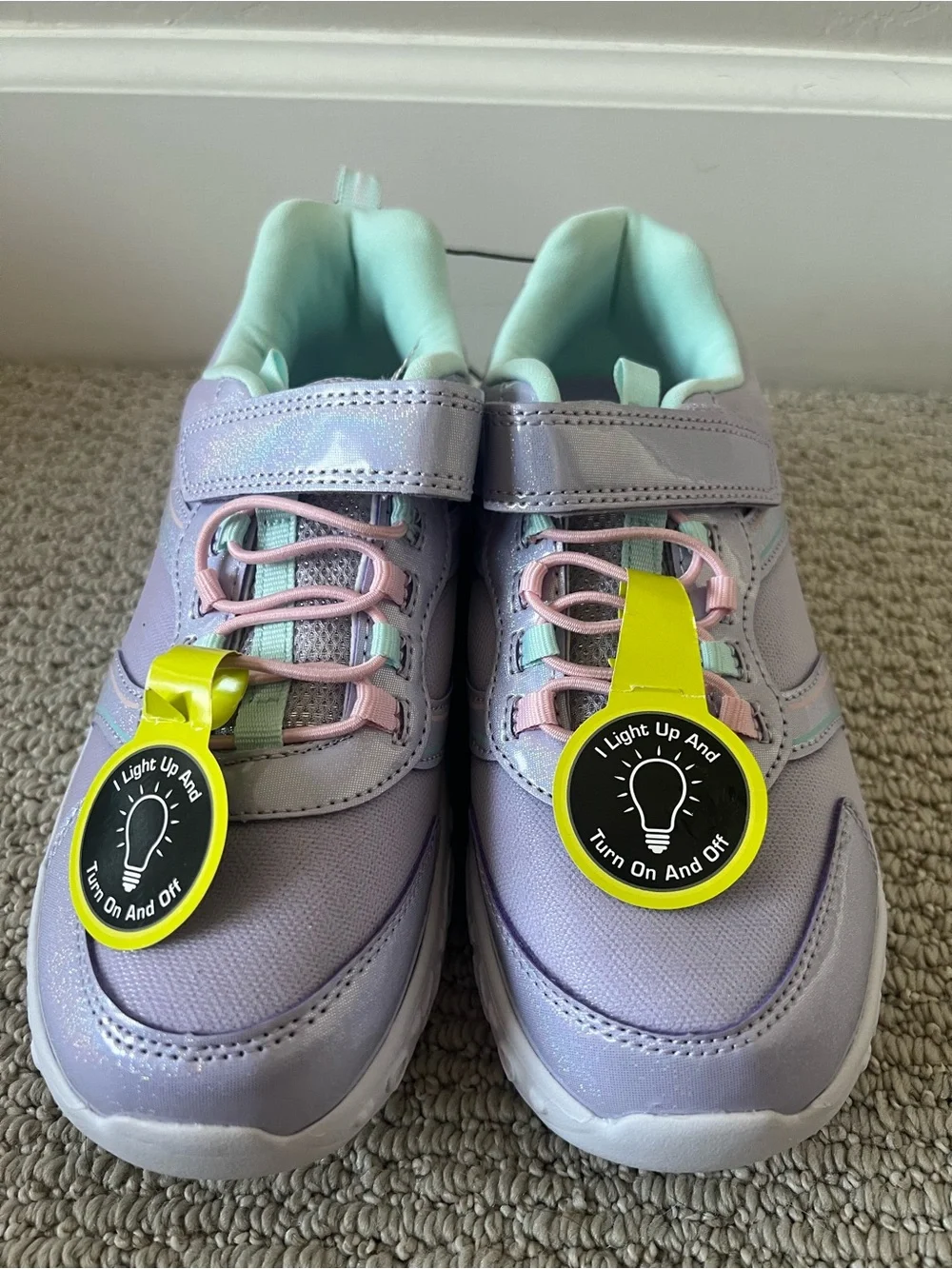 Athletic Works Little Girl & Big Girl Star Light Up Sneakers size4 NWT $15